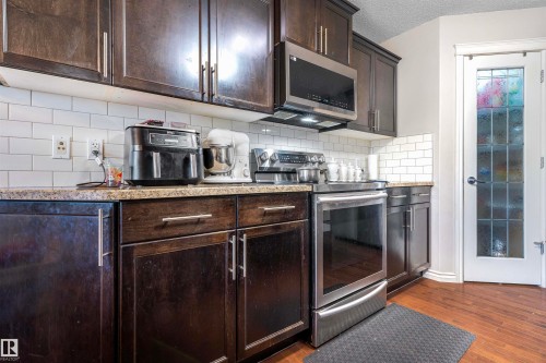 2627 29 Street Nw, Edmonton, AB - Indoor Photo Showing Kitchen