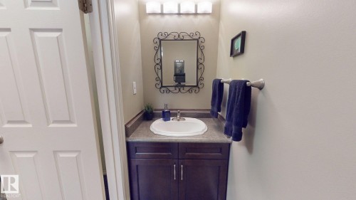 76 Gariepy Crescent Nw, Edmonton, AB - Indoor Photo Showing Bathroom