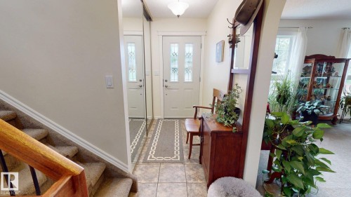 76 Gariepy Crescent Nw, Edmonton, AB - Indoor Photo Showing Other Room