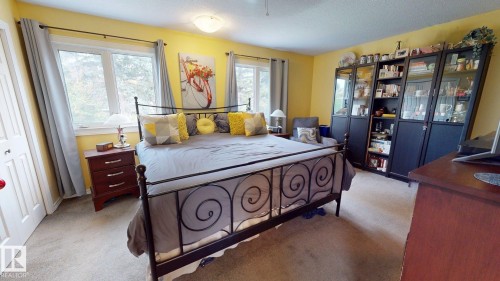 76 Gariepy Crescent Nw, Edmonton, AB - Indoor Photo Showing Bedroom