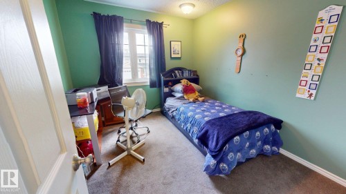 76 Gariepy Crescent Nw, Edmonton, AB - Indoor Photo Showing Bedroom