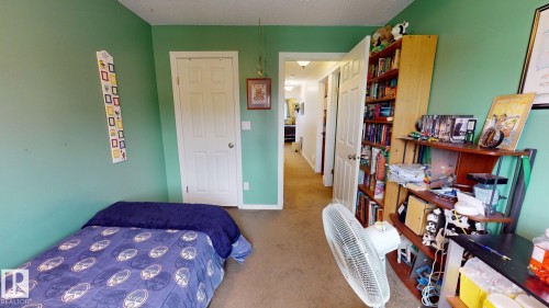 76 Gariepy Crescent Nw, Edmonton, AB - Indoor Photo Showing Bedroom