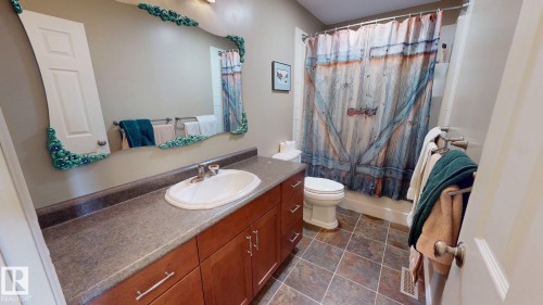 76 Gariepy Crescent Nw, Edmonton, AB - Indoor Photo Showing Bathroom