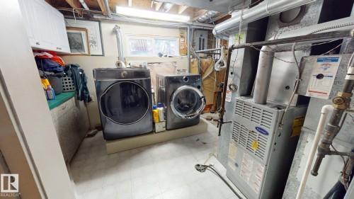 76 Gariepy Crescent Nw, Edmonton, AB - Indoor Photo Showing Laundry Room