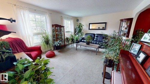 76 Gariepy Crescent Nw, Edmonton, AB - Indoor Photo Showing Living Room