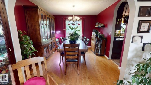76 Gariepy Crescent Nw, Edmonton, AB - Indoor Photo Showing Dining Room