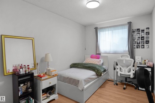 18322 71A Avenue Nw, Edmonton, AB - Indoor Photo Showing Bedroom