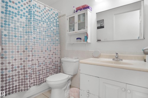 18322 71A Avenue Nw, Edmonton, AB - Indoor Photo Showing Bathroom