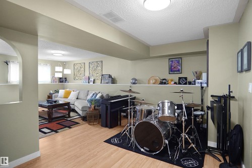 18322 71A Avenue Nw, Edmonton, AB - Indoor