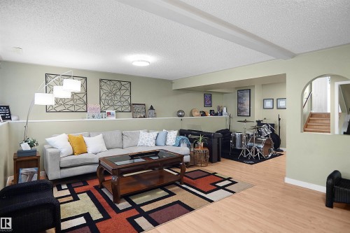 18322 71A Avenue Nw, Edmonton, AB - Indoor Photo Showing Living Room