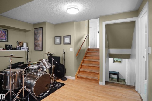 18322 71A Avenue Nw, Edmonton, AB - Indoor