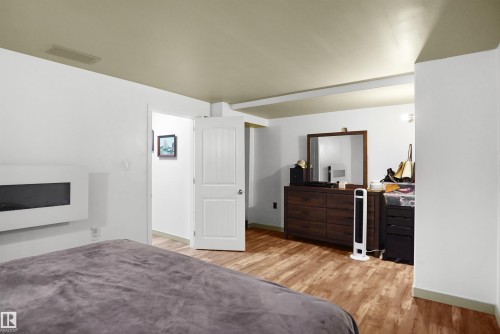 18322 71A Avenue Nw, Edmonton, AB - Indoor Photo Showing Bedroom
