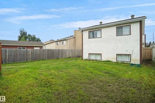 18322 71A Avenue Nw, Edmonton, AB - Outdoor