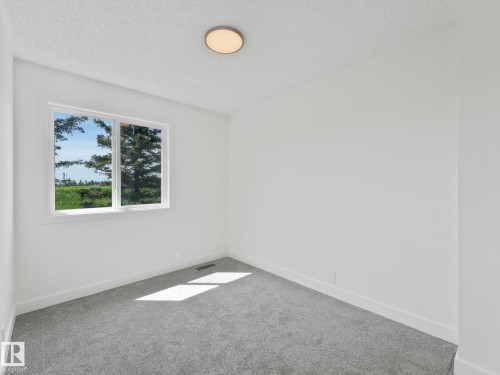 #10 13833 30 St Nw, Edmonton, AB - Indoor Photo Showing Other Room