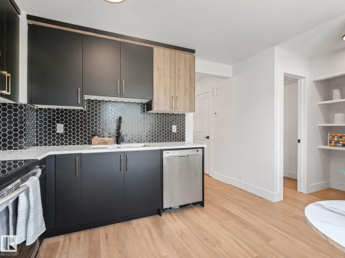 #10 13833 30 St Nw, Edmonton, AB - Indoor Photo Showing Kitchen