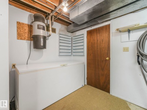 4512 20A Avenue Nw, Edmonton, AB - Indoor Photo Showing Laundry Room