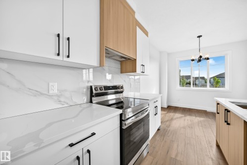 77 Elliott Wynd, Fort Saskatchewan, AB - Indoor Photo Showing Kitchen With Upgraded Kitchen
