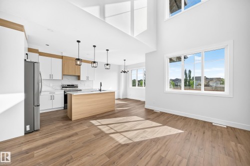 77 Elliott Wynd, Fort Saskatchewan, AB - Indoor Photo Showing Kitchen With Upgraded Kitchen