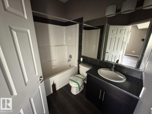 #21 6520 2 Av Sw, Edmonton, AB - Indoor Photo Showing Bathroom