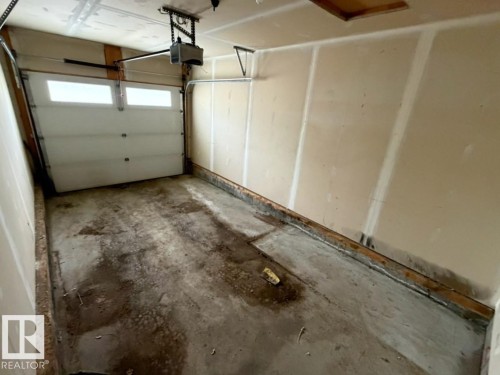 #21 6520 2 Av Sw, Edmonton, AB - Indoor Photo Showing Garage