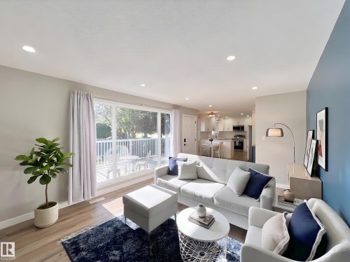 4235 147 Street Nw, Edmonton, AB - Indoor Photo Showing Living Room