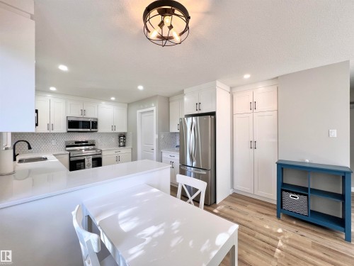 4235 147 Street Nw, Edmonton, AB - Indoor Photo Showing Kitchen With Upgraded Kitchen