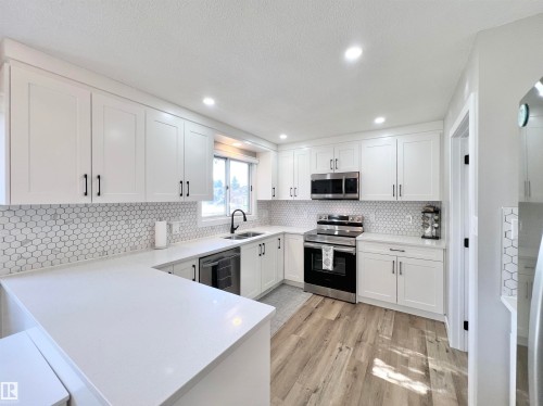 4235 147 Street Nw, Edmonton, AB - Indoor Photo Showing Kitchen With Upgraded Kitchen