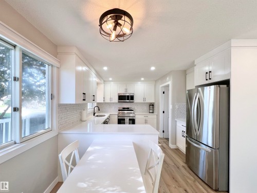 4235 147 Street Nw, Edmonton, AB - Indoor Photo Showing Kitchen