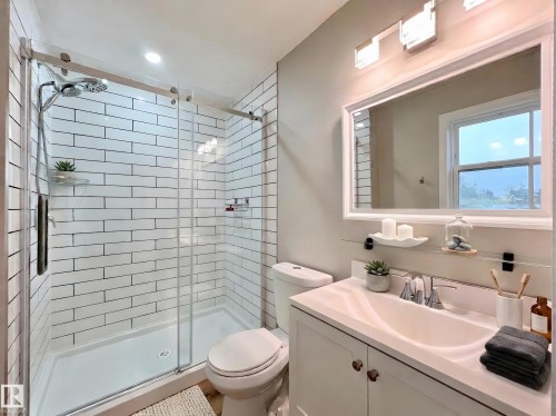 4235 147 Street Nw, Edmonton, AB - Indoor Photo Showing Bathroom