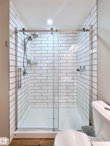 4235 147 Street Nw, Edmonton, AB - Indoor Photo Showing Bathroom