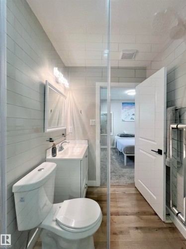 4235 147 Street Nw, Edmonton, AB - Indoor Photo Showing Bathroom