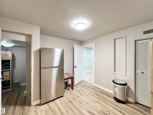 4235 147 Street Nw, Edmonton, AB - Indoor