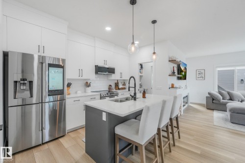 318 Jensen Lakes Boulevard, St. Albert, AB - Indoor Photo Showing Kitchen With Double Sink With Upgraded Kitchen