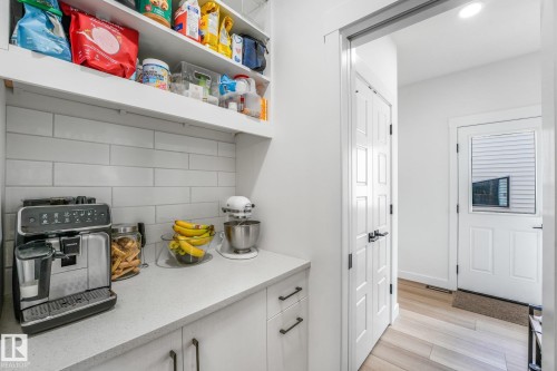 318 Jensen Lakes Boulevard, St. Albert, AB - Indoor