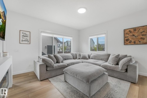 318 Jensen Lakes Boulevard, St. Albert, AB - Indoor Photo Showing Living Room