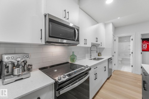 318 Jensen Lakes Boulevard, St. Albert, AB - Indoor Photo Showing Kitchen With Double Sink With Upgraded Kitchen