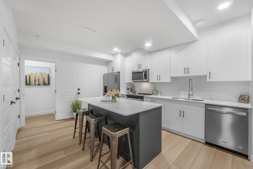 318 Jensen Lakes Boulevard, St. Albert, AB - Indoor Photo Showing Kitchen With Upgraded Kitchen