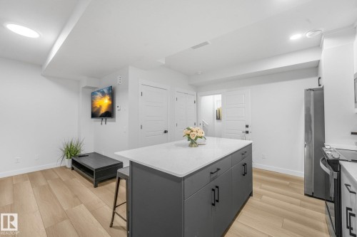 318 Jensen Lakes Boulevard, St. Albert, AB - Indoor Photo Showing Kitchen