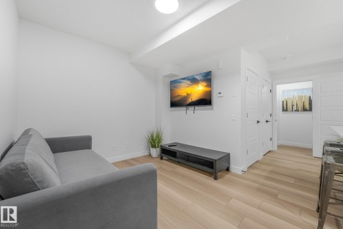 318 Jensen Lakes Boulevard, St. Albert, AB - Indoor