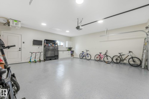 318 Jensen Lakes Boulevard, St. Albert, AB - Indoor Photo Showing Garage