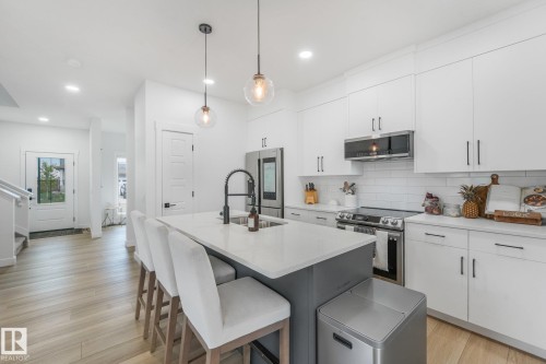 318 Jensen Lakes Boulevard, St. Albert, AB - Indoor Photo Showing Kitchen With Upgraded Kitchen