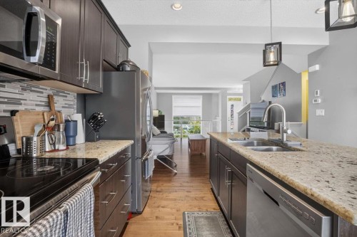 3124 Paisley Road Sw, Edmonton, AB - Indoor Photo Showing Kitchen With Stainless Steel Kitchen With Double Sink With Upgraded Kitchen