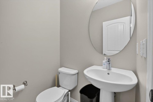 3124 Paisley Road Sw, Edmonton, AB - Indoor Photo Showing Bathroom