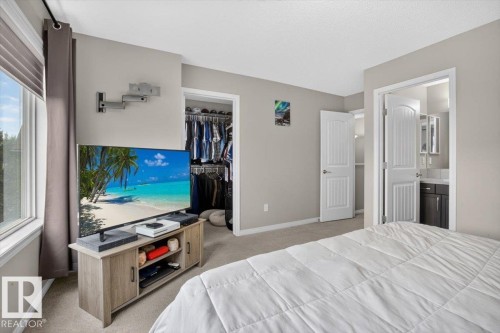 3124 Paisley Road Sw, Edmonton, AB - Indoor Photo Showing Bedroom