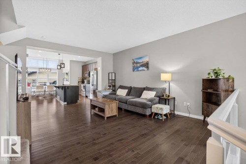 3124 Paisley Road Sw, Edmonton, AB - Indoor Photo Showing Living Room