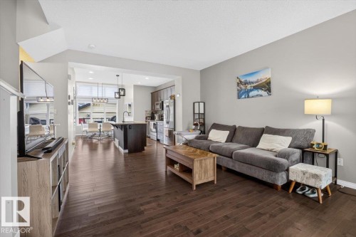 3124 Paisley Road Sw, Edmonton, AB - Indoor Photo Showing Living Room