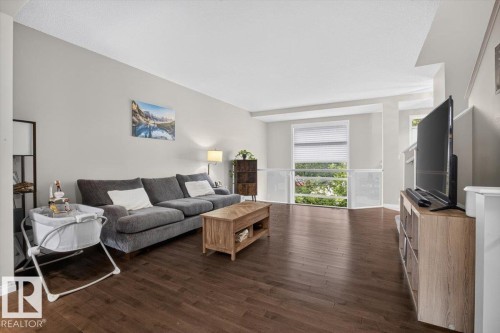3124 Paisley Road Sw, Edmonton, AB - Indoor Photo Showing Living Room