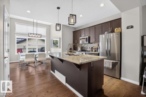 3124 Paisley Road Sw, Edmonton, AB - Indoor Photo Showing Kitchen With Stainless Steel Kitchen With Upgraded Kitchen