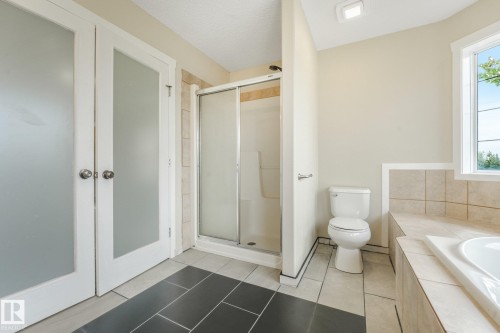 16523 89 Street Nw, Edmonton, AB - Indoor Photo Showing Bathroom