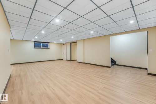 16523 89 Street Nw, Edmonton, AB - Indoor
